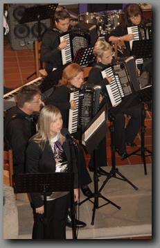7489_Ensemble_03
