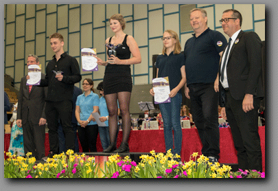 857_Jana-auf-dem-Treppchen